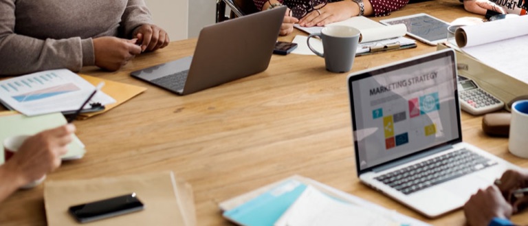 Teilnehmende an einem Office-Kurs